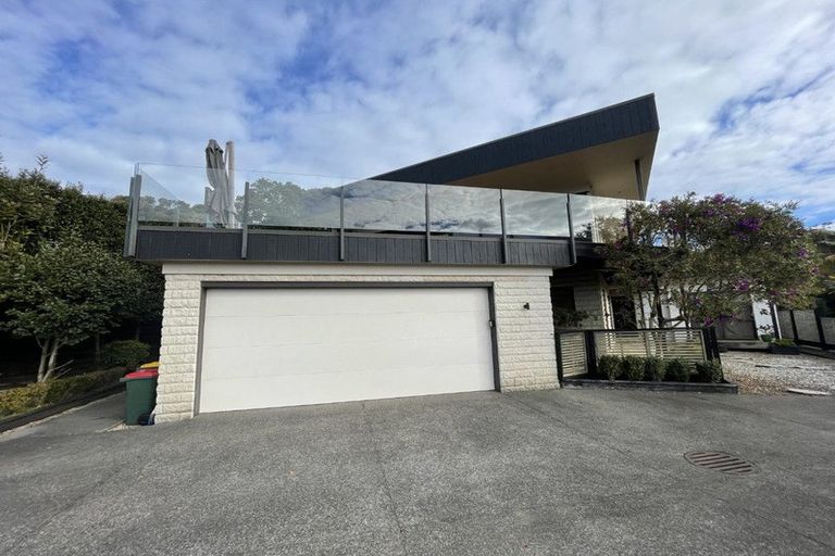 Photo of property in 8a Taumata Road, Castor Bay, Auckland, 0620