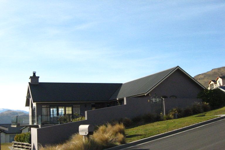 Photo of property in 3 Milward Place, Kelvin Heights, Queenstown, 9300