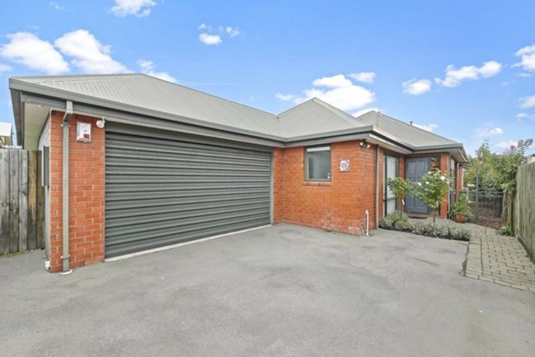 Photo of property in 2/113 Avonhead Road, Avonhead, Christchurch, 8042