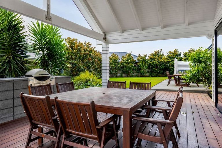 Photo of property in 6 Pebble Beach Court, Waiwhakaiho, New Plymouth, 4312