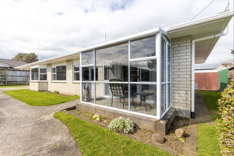 Photo of property in 2/17 Whiteley Street, Moturoa, New Plymouth, 4310