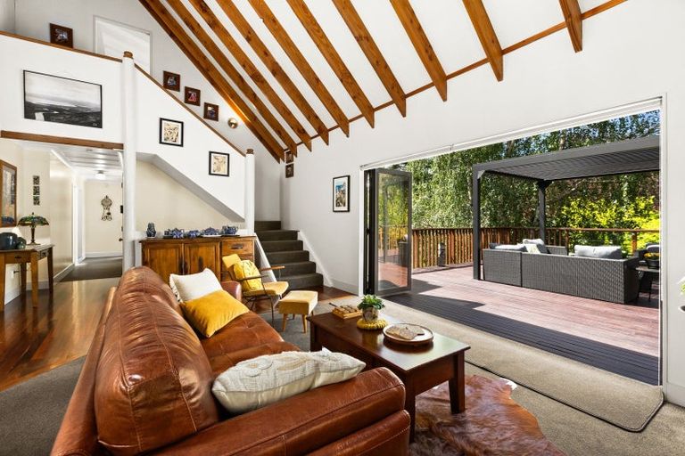 Photo of property in 82 Tauroa Road, Havelock North, 4130