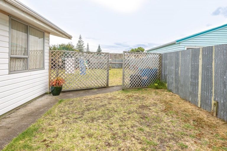 Photo of property in 35 Raupo Street, Castlecliff, Whanganui, 4501
