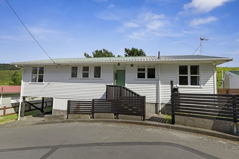 Photo of property in 2 Amos Way, Kingston, Wellington, 6021