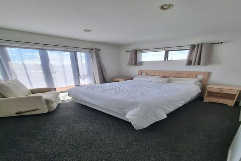 Photo of property in 96 Mcleod Road, Te Atatu South, Auckland, 0610