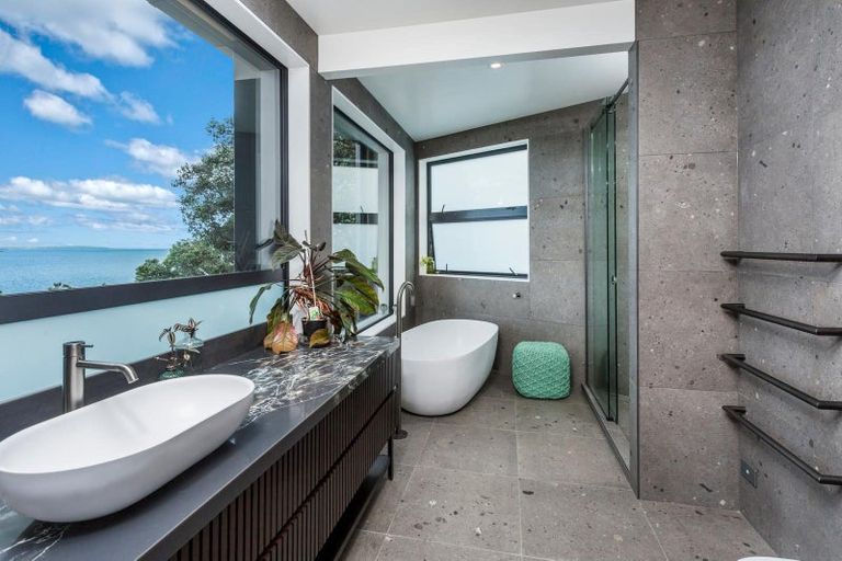 Photo of property in 2 Old Lake Road, Narrow Neck, Auckland, 0624