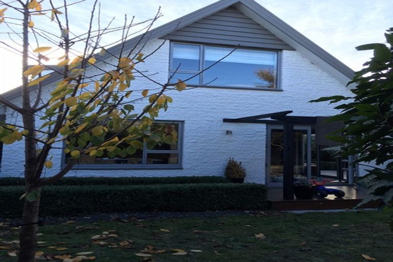 Photo of property in 2/52 Crofton Road, Harewood, Christchurch, 8051