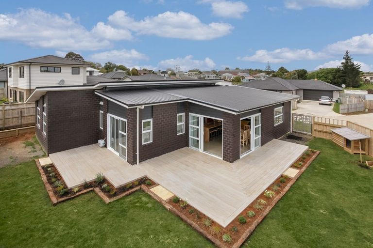 Photo of property in 19 Karoro Road, One Tree Point, 0118