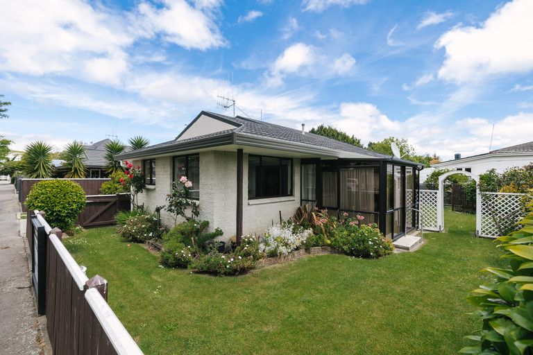 Photo of property in 4 Mcarthur Street, Terrace End, Palmerston North, 4410