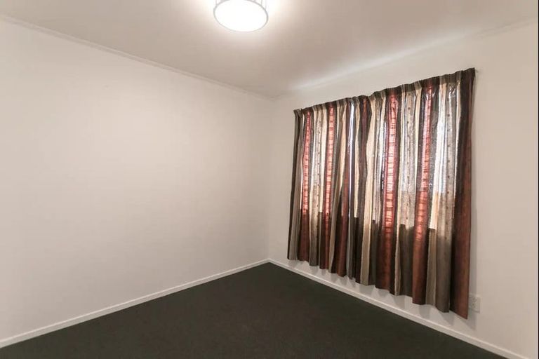 Photo of property in 6 Kilcar Place, Massey, Auckland, 0614