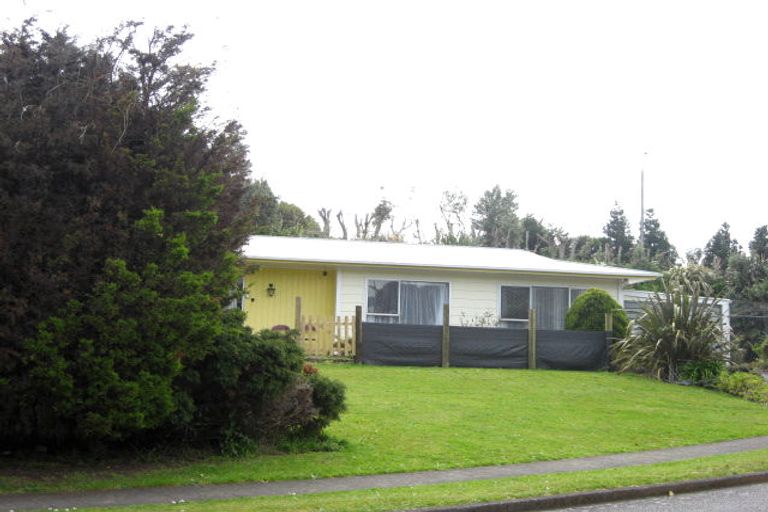 Photo of property in 2 Shaldon Crescent, Blagdon, New Plymouth, 4310