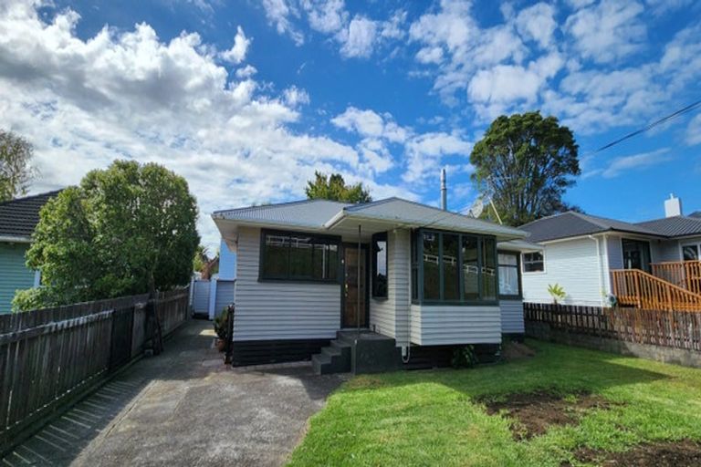 Photo of property in 57 Awanui Street, Merrilands, New Plymouth, 4312