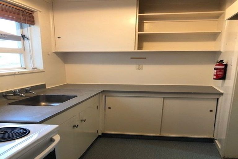 Photo of property in 82 Rolleston Street, Mount Cook, Wellington, 6021