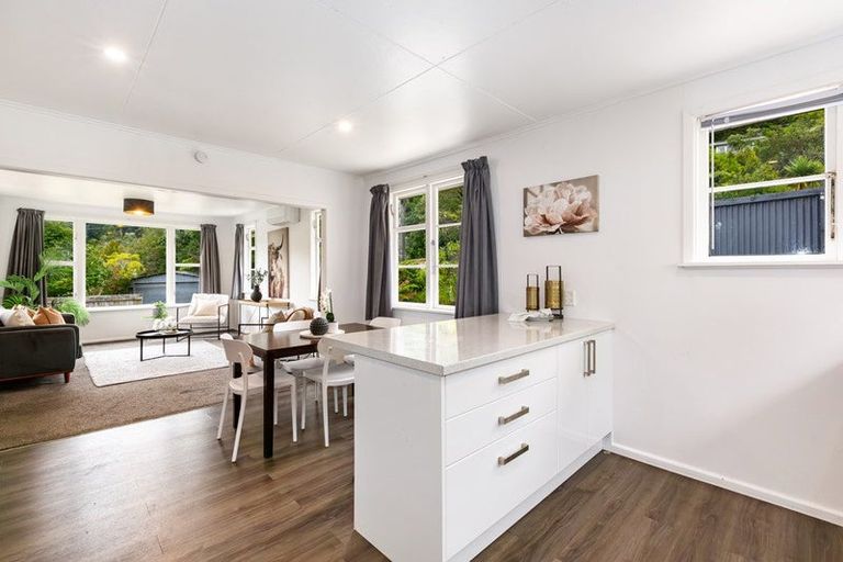 Photo of property in 16 Rintoul Grove, Stokes Valley, Lower Hutt, 5019