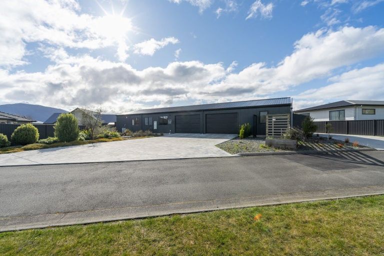 Photo of property in 27 Tawera Place, Te Anau, 9679