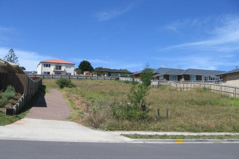 Photo of property in 11 Gleanor Avenue, Oteha, Auckland, 0632