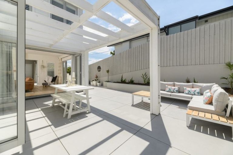 Photo of property in 215a Oceanbeach Road, Mount Maunganui, 3116