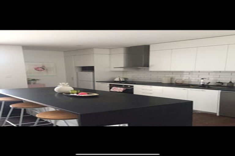 Photo of property in 2/20 Trent Street, Island Bay, Wellington, 6023