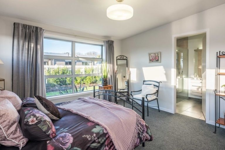 Photo of property in 2 Caterer Lane, Paraparaumu, 5032