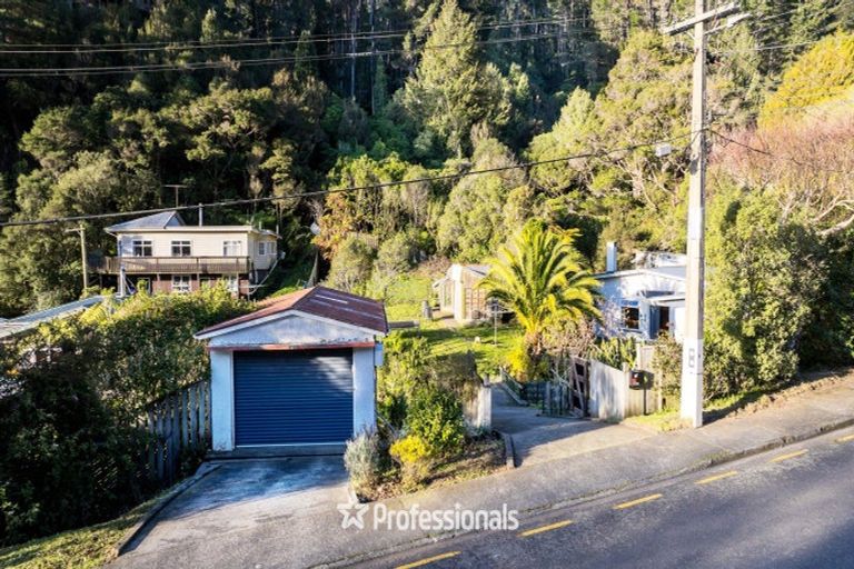 Photo of property in 49 Elmslie Road, Pinehaven, Upper Hutt, 5019