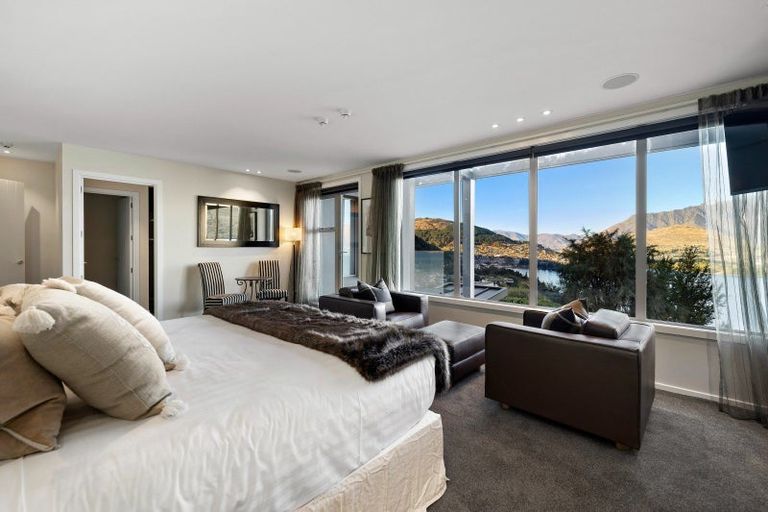 Photo of property in 6 Lordens Place, Fernhill, Queenstown, 9300