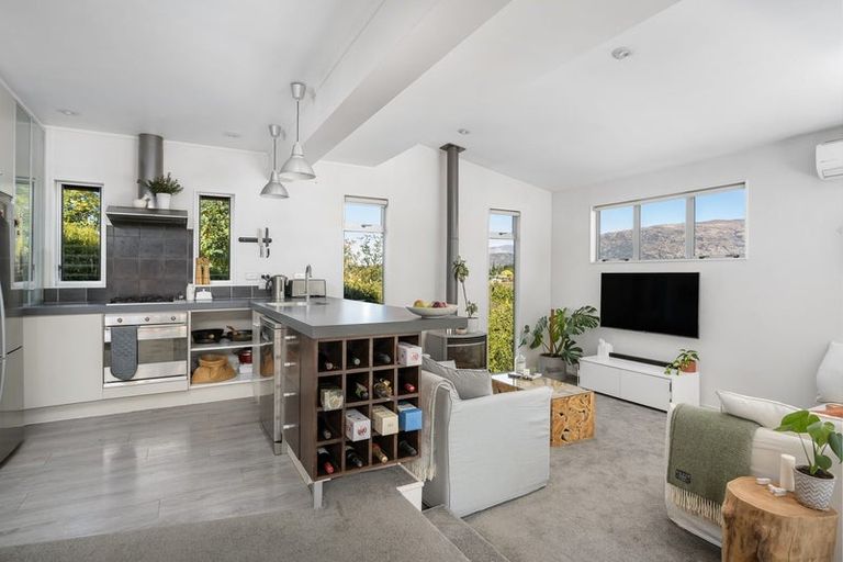 Photo of property in 17 Hillview Place, Wanaka, 9305