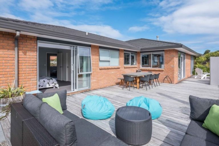 Photo of property in 33 Campion Road, Waikanae Beach, Waikanae, 5036