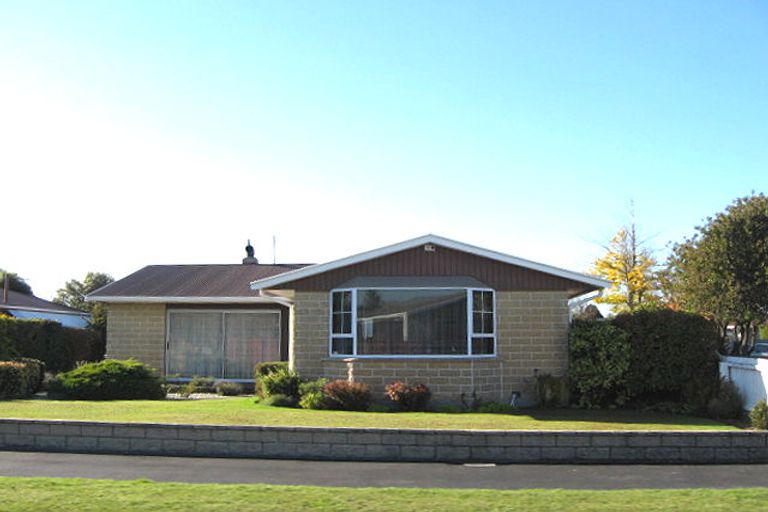 Photo of property in 27 Cardinal Drive, Hillmorton, Christchurch, 8025