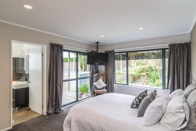 Photo of property in 18 Realm Drive, Paraparaumu, 5032