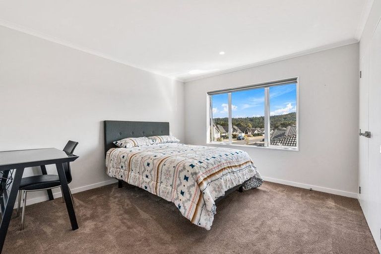 Photo of property in 17 Walter Ruddock Avenue, Kumeu, 0810