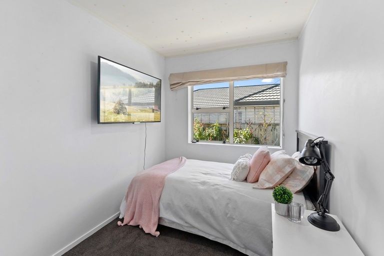 Photo of property in 5a Hemi Street, Waikanae, 5036