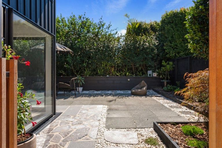 Photo of property in 2/21 Hauraki Road, Hauraki, Auckland, 0622