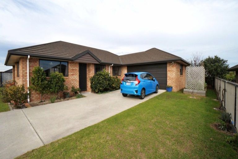 Photo of property in 16 Ocean View Rise, Ruakaka, 0116