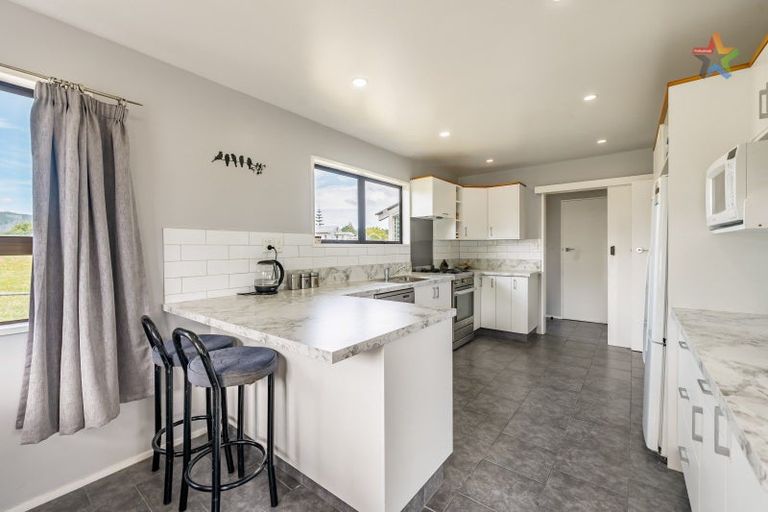 Photo of property in 21 Whitechapel Grove, Stokes Valley, Lower Hutt, 5019