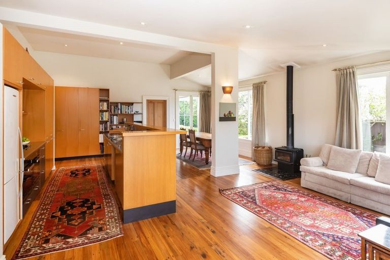 Photo of property in 42 Holly Road, St Albans, Christchurch, 8014