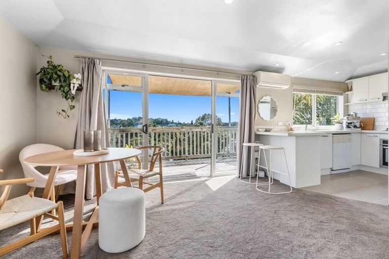 Photo of property in 49a Onewa Road, Northcote, Auckland, 0627