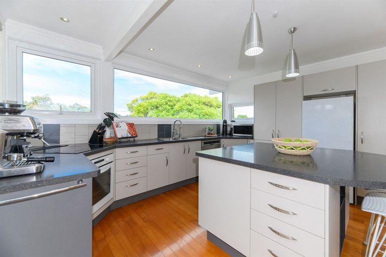Photo of property in 43 Knightsbridge Drive, Forrest Hill, Auckland, 0620