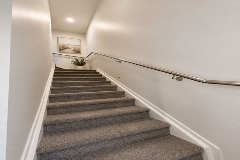 Photo of property in 8/11 Stottholm Road, Titirangi, Auckland, 0604