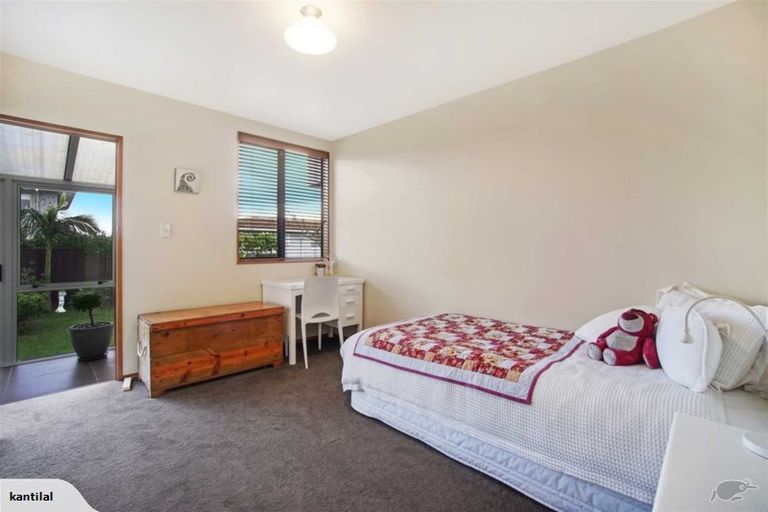 Photo of property in 65 Forrest Hill Road, Milford, Auckland, 0620