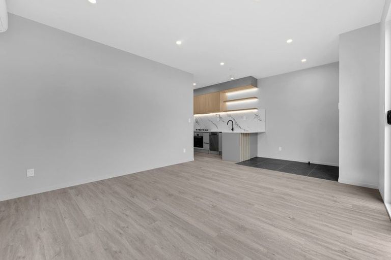 Photo of property in 2 Kama Place, Sunnynook, Auckland, 0620