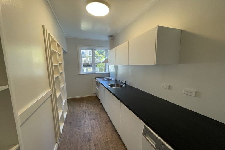 Photo of property in 1/14 Clifton Terrace, Kelburn, Wellington, 6012