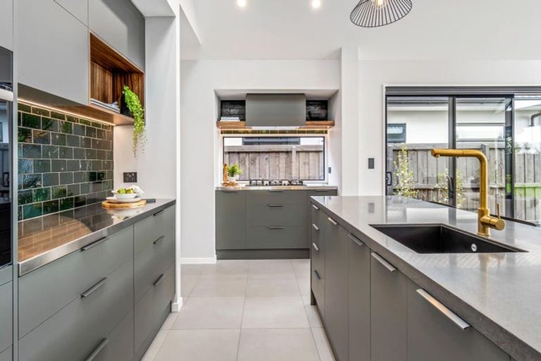 Photo of property in 33b Island Bay Road, Beach Haven, Auckland, 0626