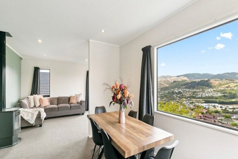 Photo of property in 13 Chastudon Place, Tawa, Wellington, 5028