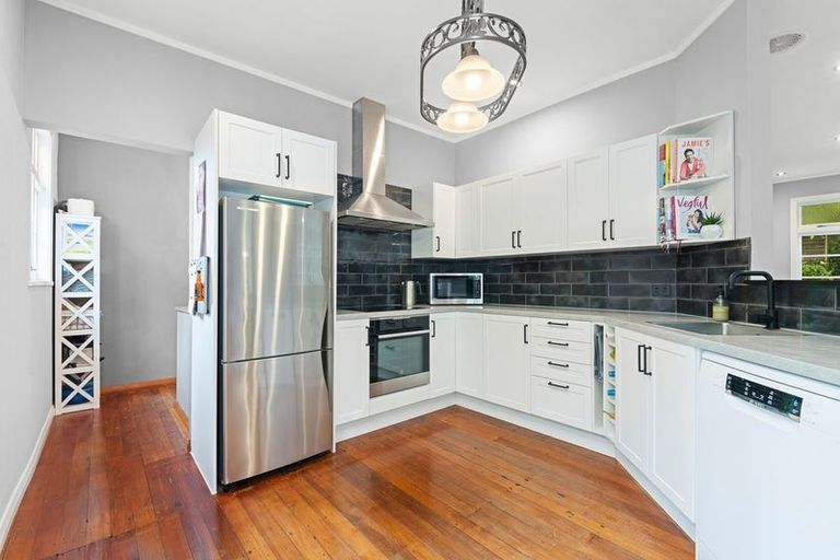 Photo of property in 14 Springtime Crescent, Stanmore Bay, Whangaparaoa, 0932