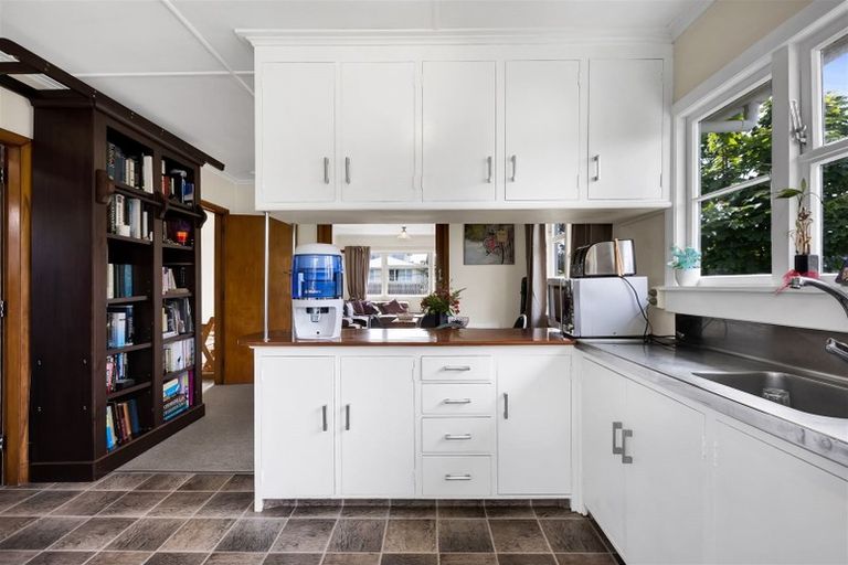 Photo of property in 6 Pembroke Street, Westown, New Plymouth, 4310