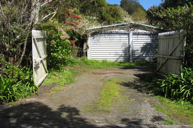 Photo of property in 562 Scenic Drive, Waiatarua, Auckland, 0612