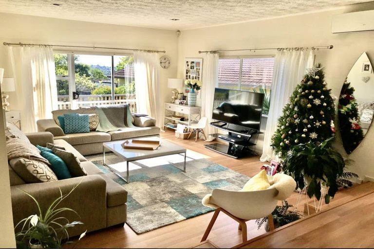 Photo of property in 1 Remus Place, Totara Vale, Auckland, 0629