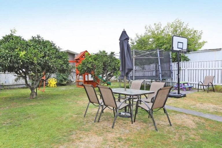 Photo of property in 1403 Warwick Place, Mayfair, Hastings, 4122