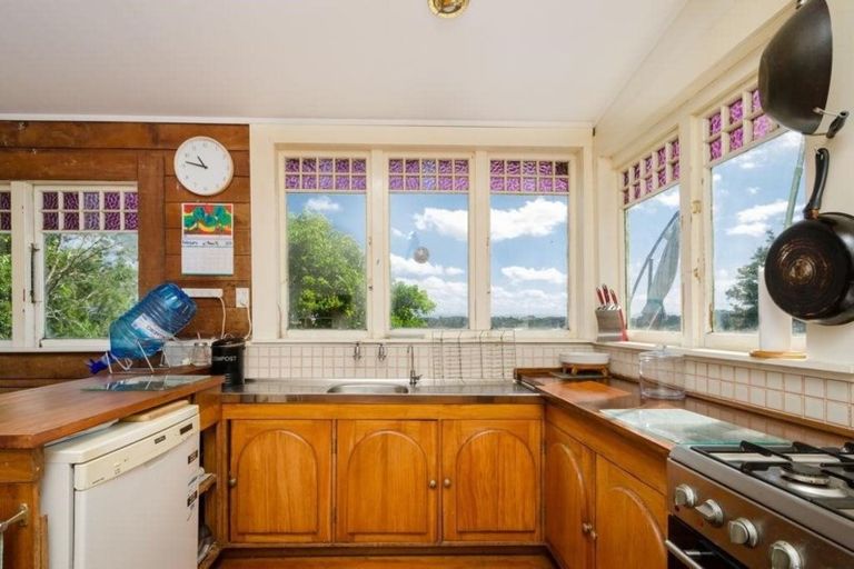 Photo of property in 136 Horsman Road, Waitakere, Henderson, 0782