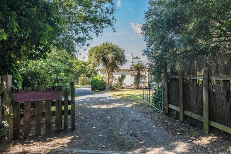 Photo of property in 43 Dale Road, Raumati South, Paraparaumu, 5032